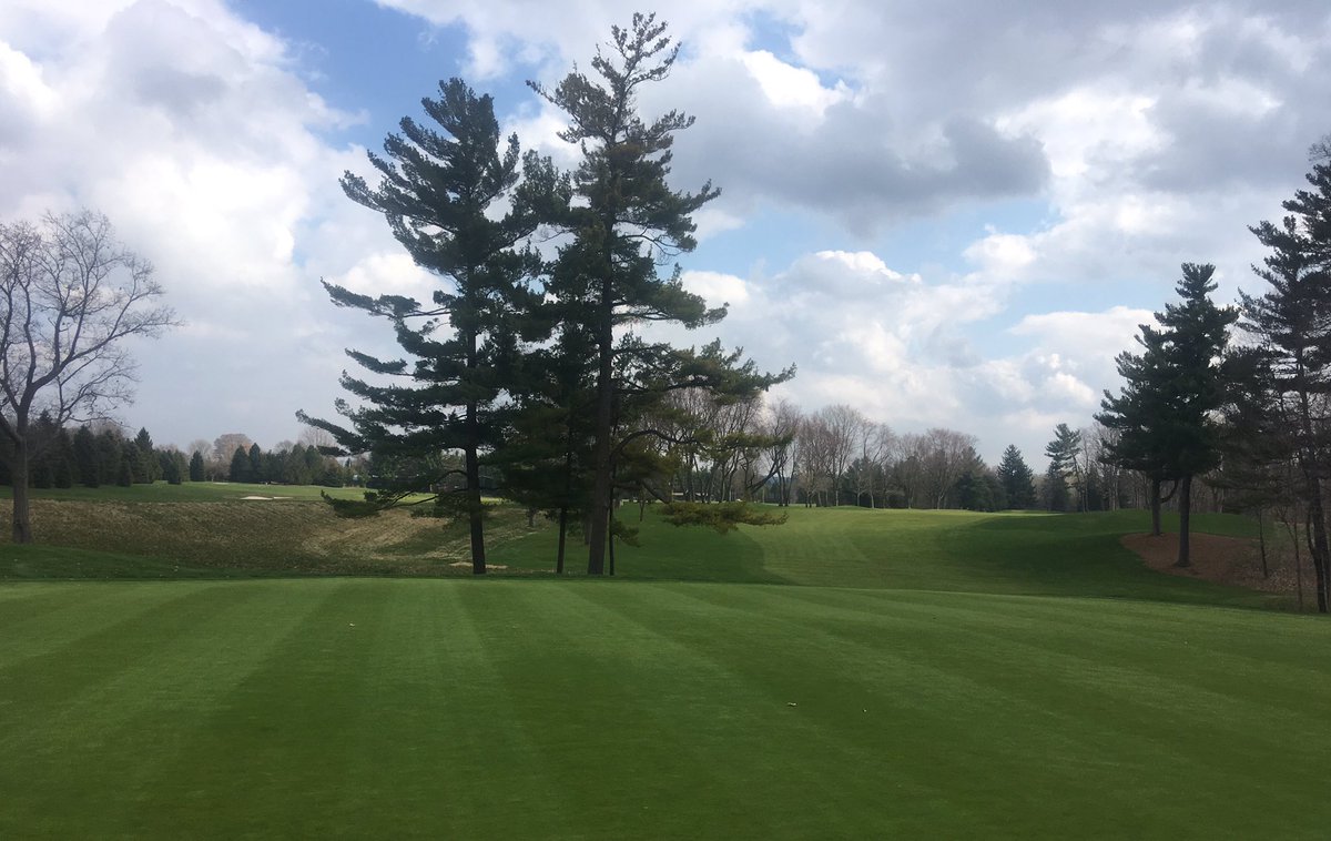GriffithsJayson's tweet photo. Course Update: 14 days or 16GDD Base 50F since last mow...with weather forecast of rain, today was the day...our small team of professional greenskeepers hammered 🔨 it out...👏👍😎 home until next #essentialtask https://t.co/M9umS9vNxi