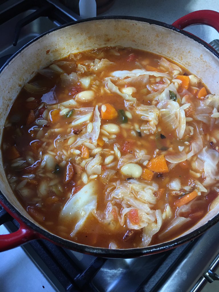 Afaf_Girgis's tweet photo. Happy #OrthodoxEaster to all my Orthodox friends and family around the world 🌎 I had a big #cookingday yesterday making #mahshi, a traditional Egyptian dish, hummus and soup, deliveried to local friends and family ❤️💛💚 #StaySafeStayHome #COVID19 https://t.co/4xS3JCaocH