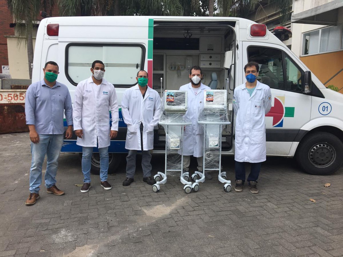 ufesoficial's tweet image. O laboratório de manutenção de equipamentos hospitalares fez a sua primeira entrega! 5 respiradores e 17 monitores estão funcionando novamente e prontos para ajudar quem precisa. Além dos itens entregues, o conserto de mais 10 monitores e 5 respiradores está quase finalizado.