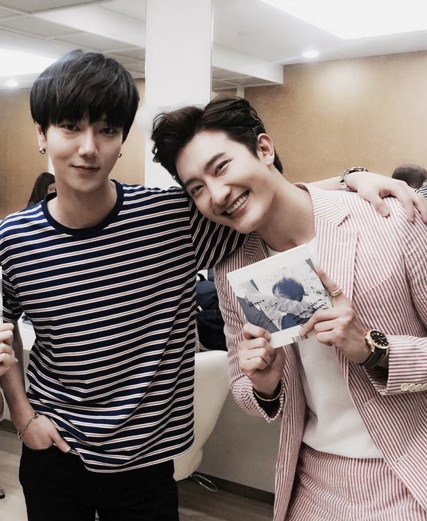 _goldenvoice's tweet photo. #SpringInYesung #HappyZhoumiDay 👏🎉🎉
#YesungSoloDebut4thYear #Yesung #Zoumi
Hoy es un día muy hermoso para mis dos bias 😍🥰 https://t.co/K0MhRpG8Id