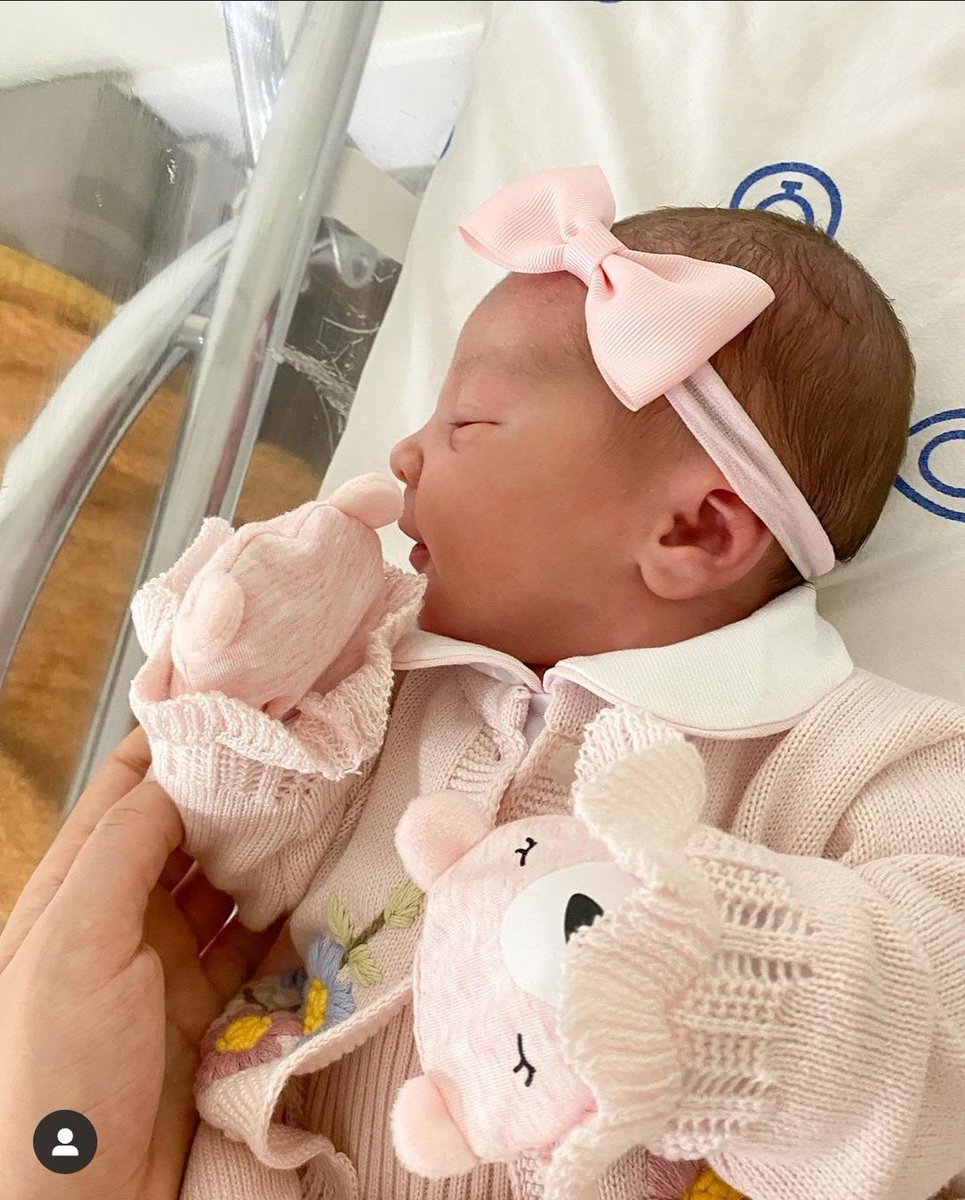 tatacookymmy's tweet photo. Eu tô tão feliz que nasceu a filha da Tata e do cocielo como se fosse alguém da minha família https://t.co/kbWrMWv0ww