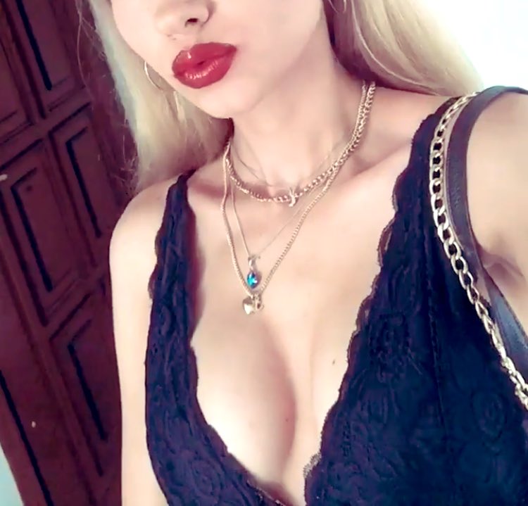 Ev de böyle geziyorum artık sıkıntıdan