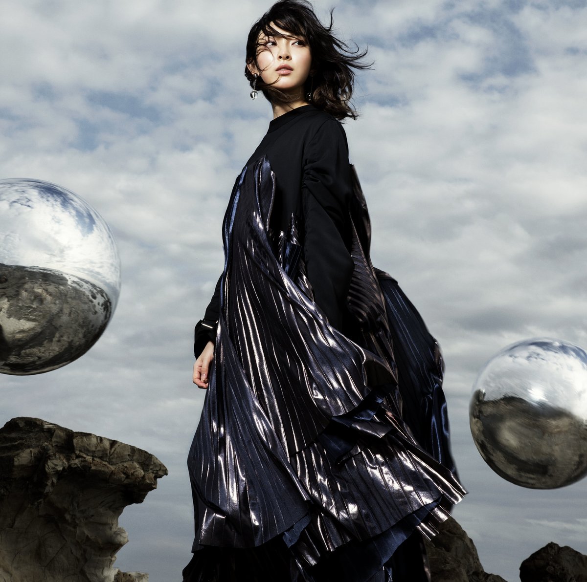 ビクターエンタテインメント Pa Twitter 家入レオ Answer 先行配信日の4 22までyoutubeで毎日music Video Full Ver を公開 本日は映画 コードギアス 復活のルルーシュ オープニング主題歌 この世界で をお届け Music Video T Co