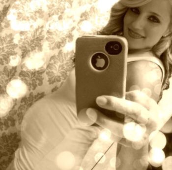 6 months pregnant 🤰🏼 <a href="/HerTallFinn/">Finn Hudson</a>