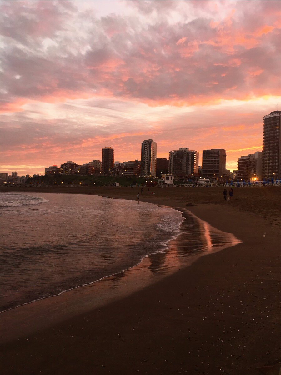 LopizzoAbril's tweet photo. extraño tanto tomar mates hasta temblar del frío viendo el atardecer https://t.co/UuJqB2Ju9B