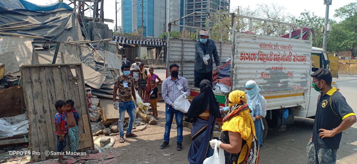 NavsarjanD's tweet photo. @itwillbeorg 330 grain kits distributed in Surat slums by Navsarjan Xavier's Cell for Human Development. https://t.co/LGolEorJmK https://t.co/72JNXFFcqN
