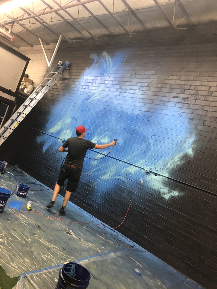 thedirtbagsyth's tweet photo. Big Things Popping at the Heat Facility 🔥🔥 #5Starheat #heatbaseballnc #heatsoftballnc #buildingathletes #baseballfacility #softballfacility #art  @dHBaseballNC @ThrowNoNos @heatsoftballnc https://t.co/tW8KGEEL1f