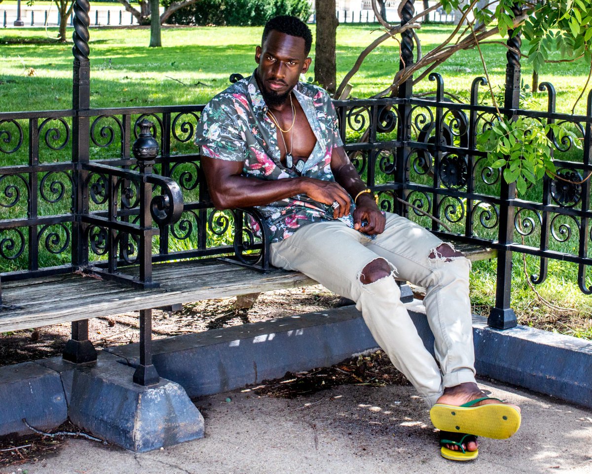 SingleBlackMale's tweet photo. People talk so bad about dating Caribbean men . . . but how many of you are gonna turn down this dude if he tries to talk to you? 

#TheyCantAllBeBadRight https://t.co/yOAChB3A3t