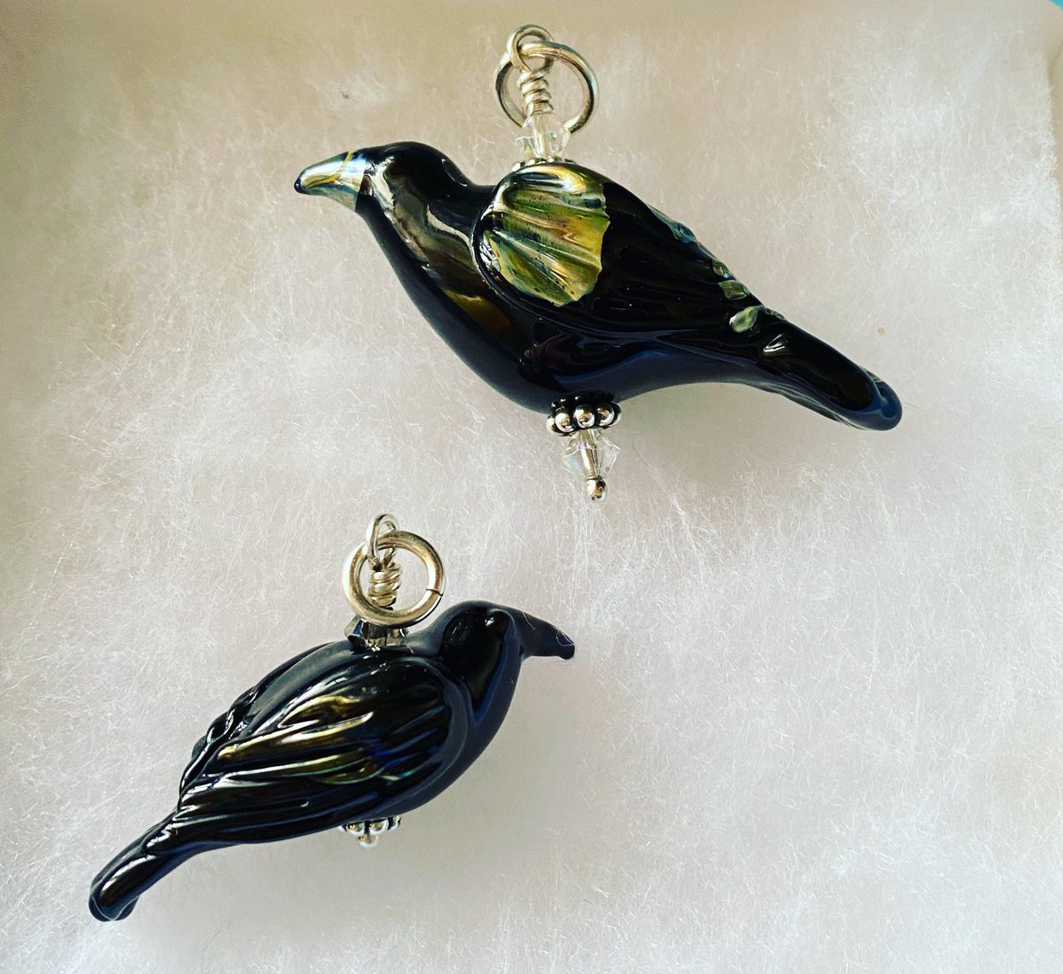 EllJay_Design's tweet photo. My last 2 ravens.  If you’d like one, please direct message me or call/text 306-536-8071!  Thank you for your support in these troubling times. ❤️
#elljaydesign #yqr #jewellery #ravens #glass #supportsmallbusiness #silver #shoplocal #supportlocalartists #weareallinthistogether https://t.co/9tS75gYi5L