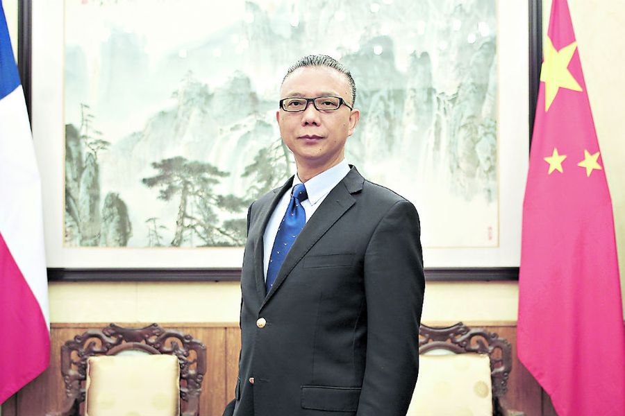 PiensaPrensa's tweet photo. LO ÚLTIMO | Embajador chino Xu Bu, aseguró no haber realizado acuerdo con el gobierno de Chile sobre la "DONACIÓN de 500 ventiladores.
https://t.co/NWqy1k5Tcy
¿Que opina? https://t.co/L78YWm56Wq