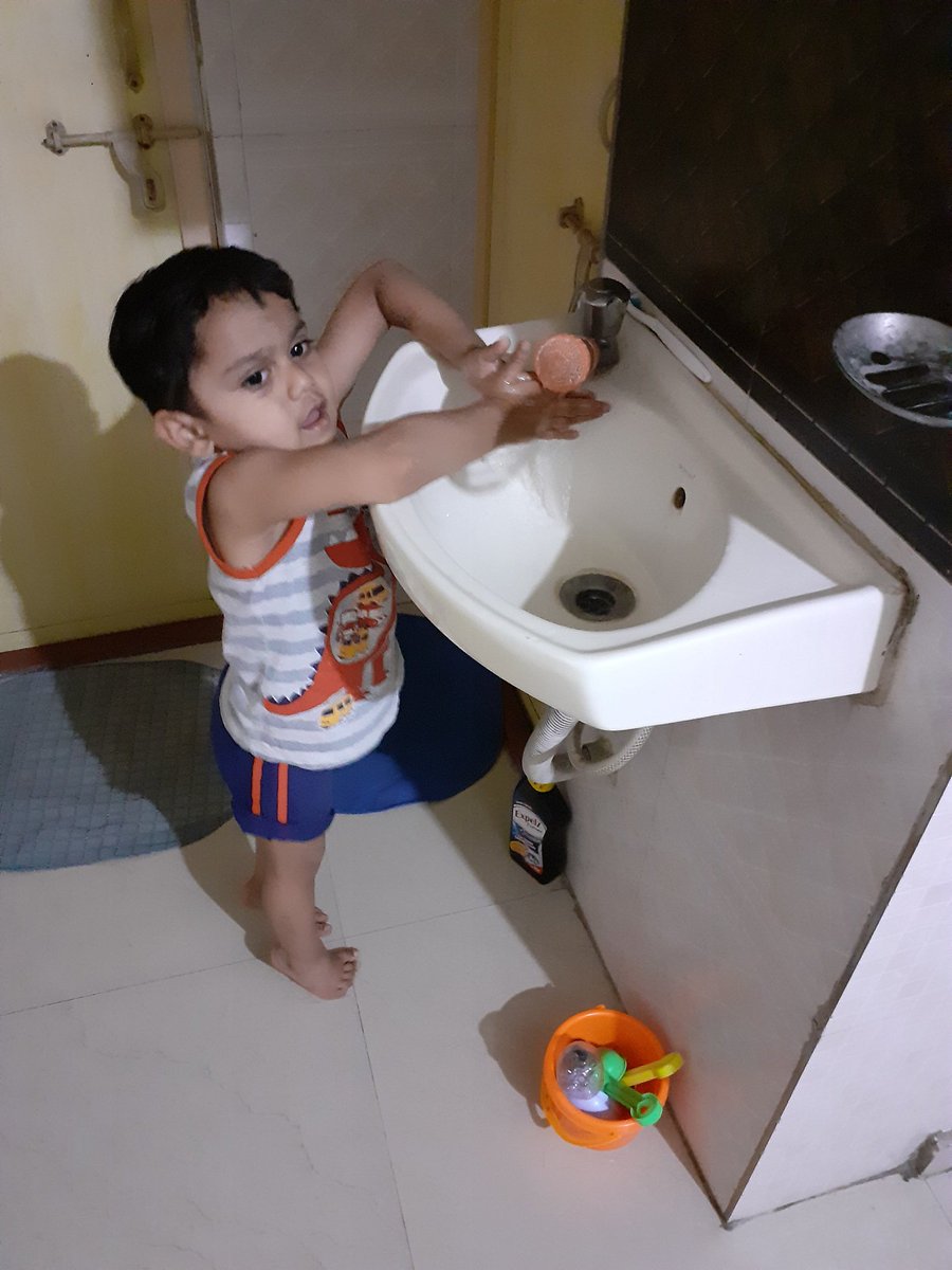vickygre8's tweet photo. @ahmedabadmirror 'I am joining. The #MirrorSaafCorona challenge. My Son Kian with washing and rubbing his hands for more than 20 sec. #practicebecomeshabit,#regularpractice,#ChallengeAccepted.@paarthbuch @chetand20 @mohitjoshi007 @DARSHILSAIINFO @gr8Tashaan https://t.co/jPpiw94NGg