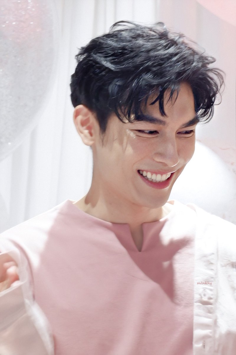 YOUTH_M_G's tweet photo. I'm very glad that P'mew has 400K fans🤣🤣I hope I can walk with p'mew to the time when twitter fans have 1M🎉🎉
#400KSayWeLoveMEW https://t.co/4DWfljSv2P