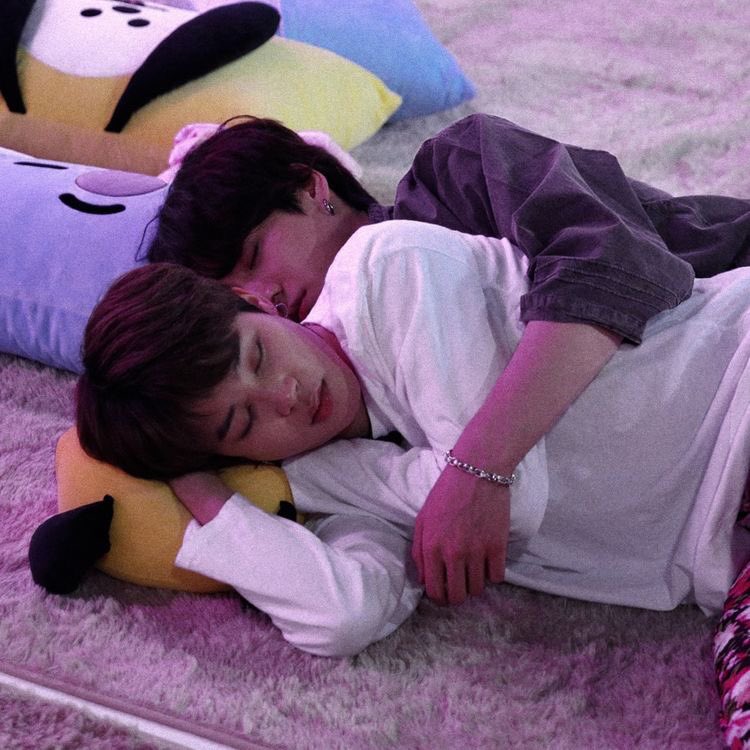 jiminthread's tweet photo. Jikook cute moments to cheer you up; Thread https://t.co/YKU8NFh7gC
