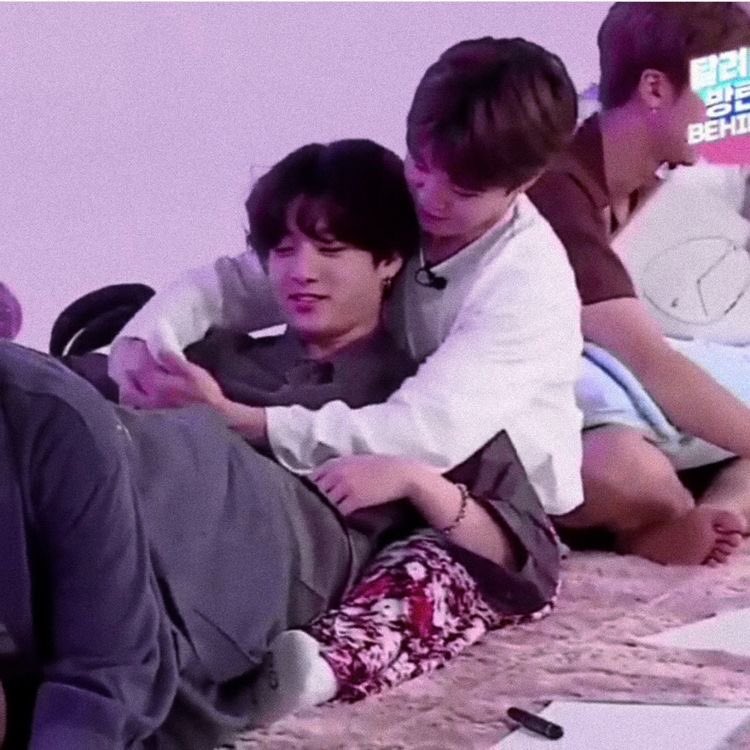 jiminthread's tweet photo. Jikook cute moments to cheer you up; Thread https://t.co/YKU8NFh7gC