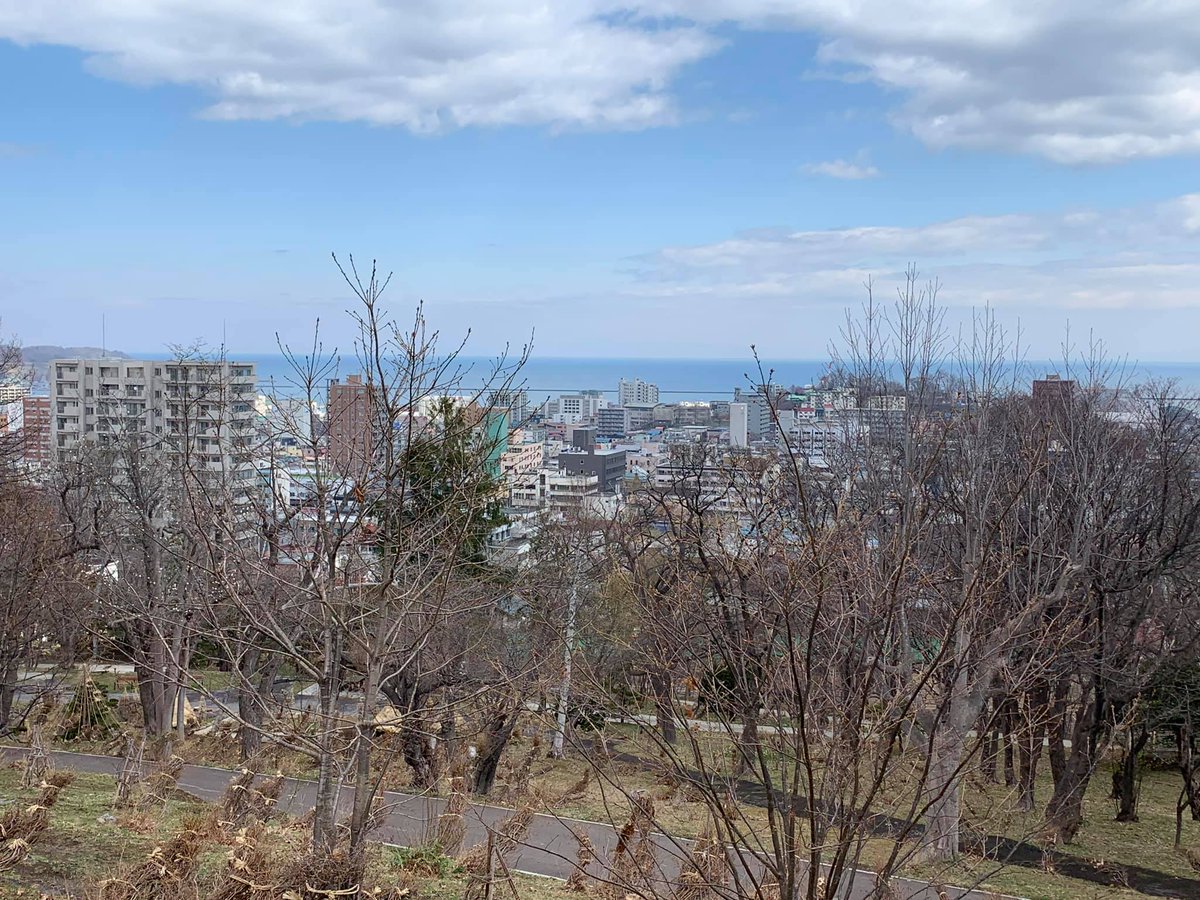 quzillayama's tweet image. おはよう、おたる！
一年前の今日小樽公園に立ってました。
でも増毛連峰は見えてなかった。
快晴の”ような”快晴です。
擬似快晴、似非快晴。
2019/9/19

#小樽よいとこ #小樽酔いとこ