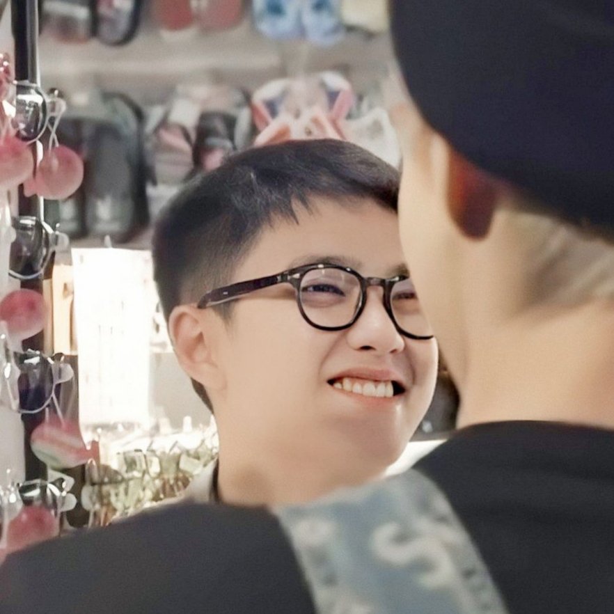 Kyungsoo being cute and tiny           -A Thread 