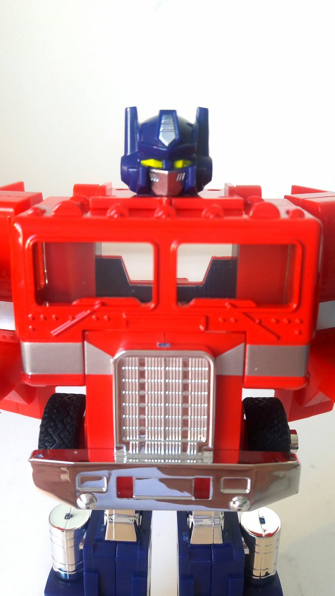 Daniel_ffs's tweet photo. Transformers G1 (reissue) autobot : OPTIMUS PRIME #transformersg1 #transformersoptimusprime #transformersautobots #toyphotography #toycollector #actionfigurephotography #actionfigurecollector #coleccionistadejuguetes #fotografiadefigurasdeaccion #bajatoysphotography https://t.co/x06toslJ2k