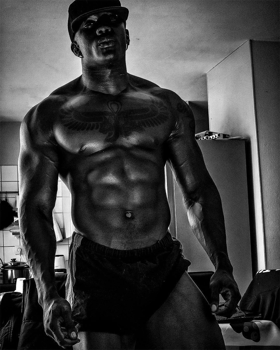 TheAnimalShadow's tweet photo. ...code 187. #animalshadow •
____
#xtremotivation #bodybuilding #fitness #aesthetics #fitfam #motivation #fitnessmodel #shredded #workout #marvelcomics #dynamikmuscle #aesthetic #fitnessaddict #physique #savageroar #animalshadow #dynamikmuscleuk #beastm https://t.co/3t4hPcUMU9 https://t.co/a5TiPxMDj5