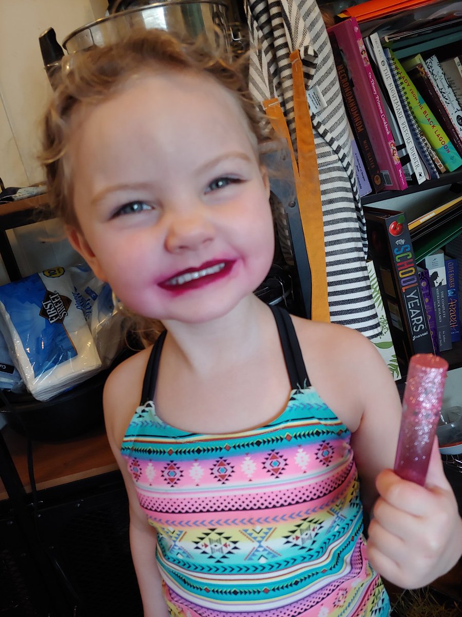 JarochAshley's tweet photo. GG got first @JeffreeStar lipstick in Santa Baby. Her reaction to opening it was PRICELESS.
Me: "G! You got a package!!"G: "omg A WIPSTICK! ITS SO SPARKOWEE AND GWIDDERY!! Its the most beautiful thing I've eber saw!"Me: "do you like it?"
G: "I LOVE IT! IM GONNA DIE TOMORROW!"🖤 https://t.co/g46OYZ1S3O