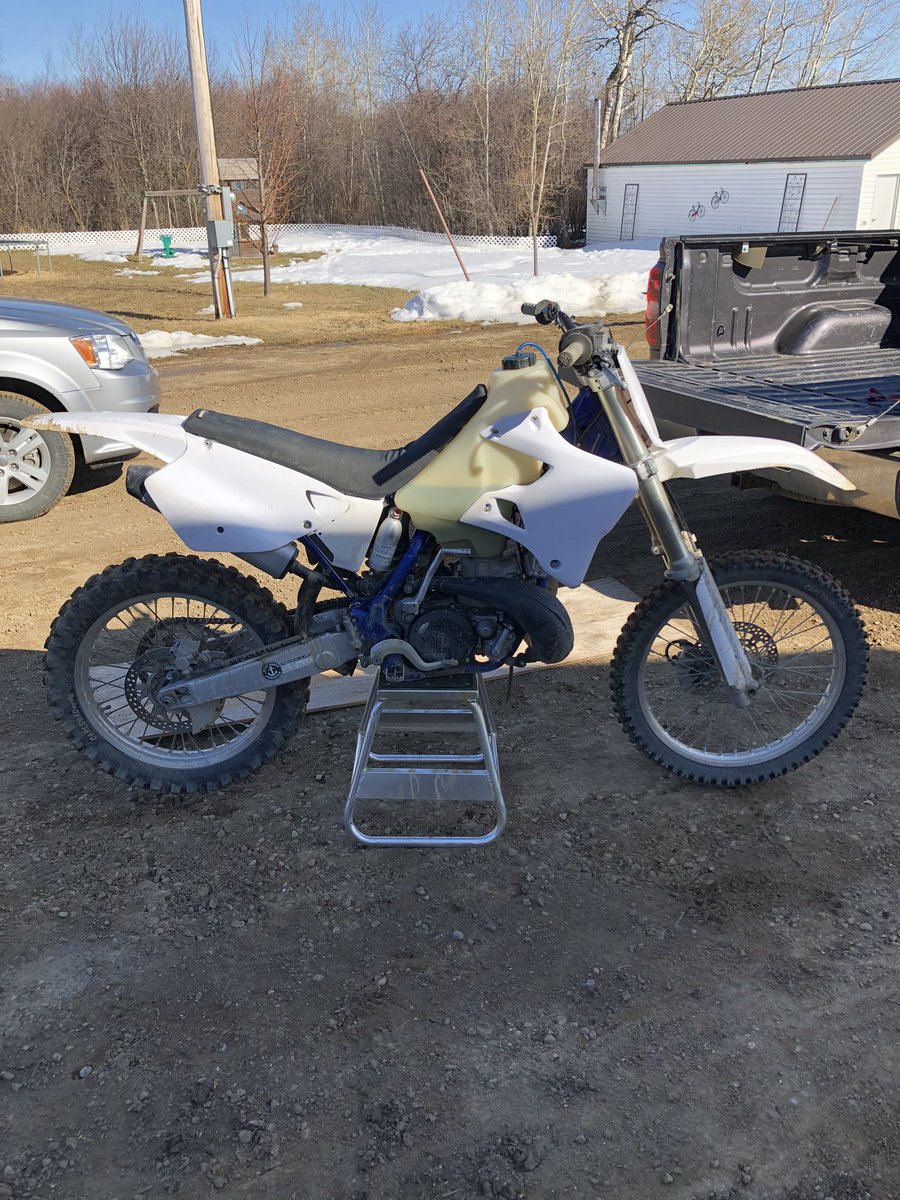 owenedennis's tweet photo. Mixing gas and hauling ass. #newvictim #yz250 #mcreplica https://t.co/WZwDRBoTif