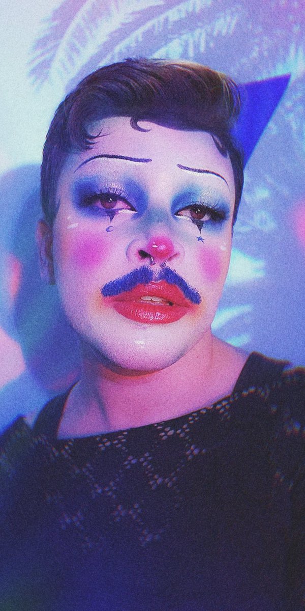 abluworld's tweet photo. anyone can see that ive had too much to dream 💙🤡🎈 https://t.co/HiBP6Fi7mG