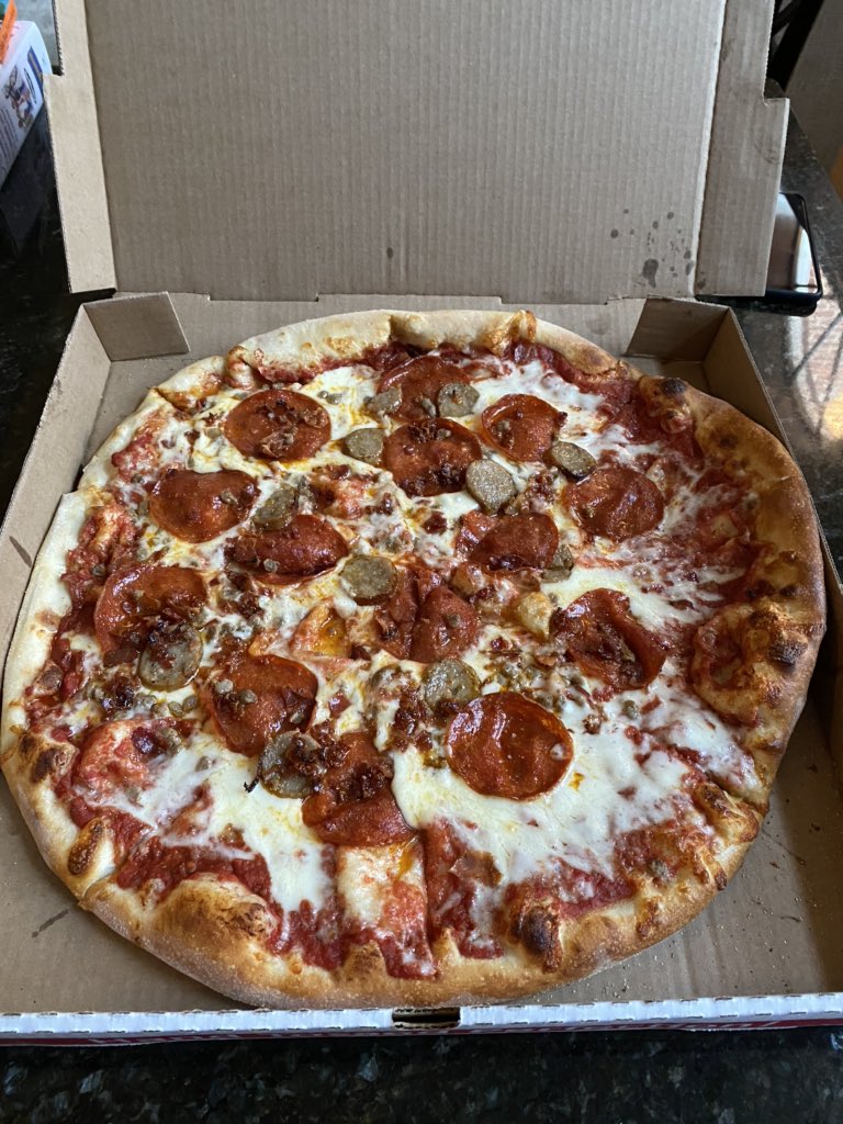 KimPossible_86's tweet photo. Staying in and supporting local businesses during quarantine 2020 #SupportSmallBusinesses @dandakich https://t.co/i0utqtupHW