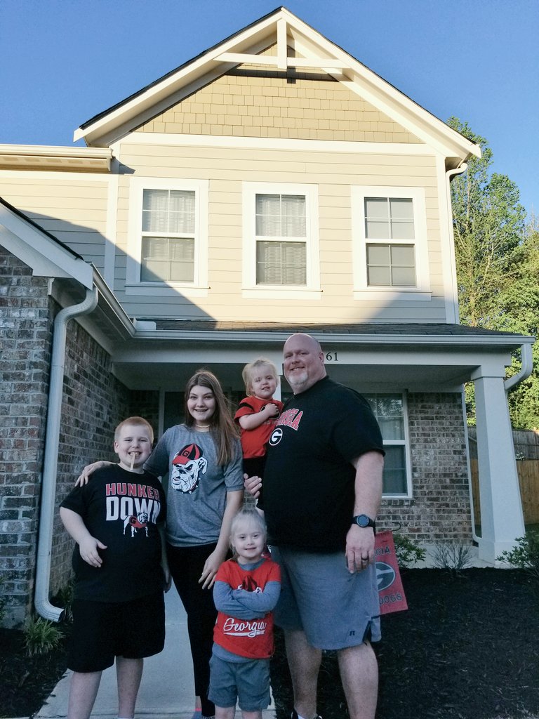 bsweatt60's tweet photo. Go Dawgs!! #VirtualGDay https://t.co/eyteEi5foe