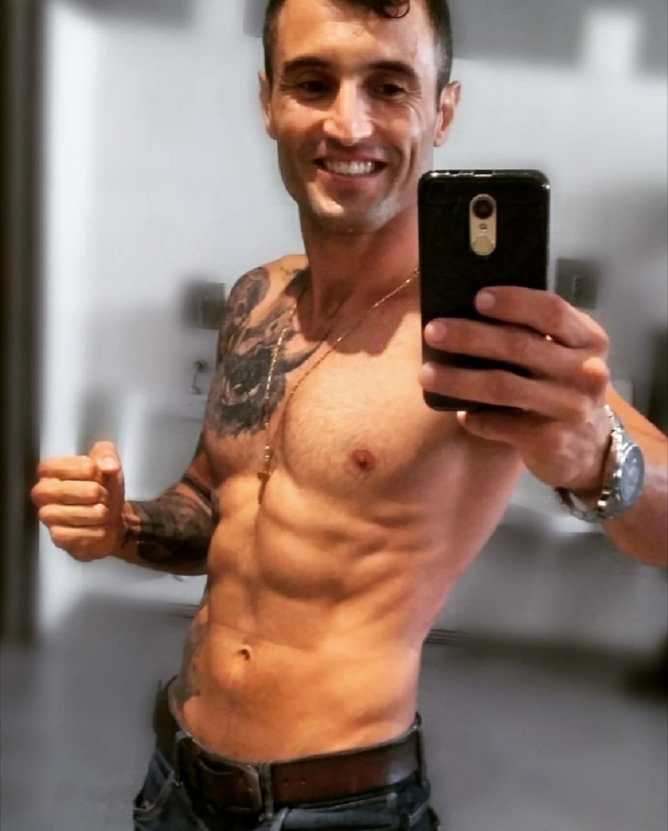 allanguerragome's tweet photo. Acaba logo #40ena não aguento mais postar #tbt 😬
😬
#AllanGuerraGomes #mma #mummra 
😉
#fitnessmodel #musclecar #manstyle #stronger #powerrangers #nitropoint #boys #selﬁe https://t.co/eD6TDzq821