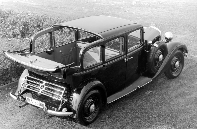 m_benz143's tweet photo. #MercedesBenz #Typ260D #w138 Droschken-Landaulet, 1937. Black.
#ESVAL models
#mercedes #benz #collectibles #diecast #diecastphoto #modelcar #scalemodels #speedrecord #collectiblemodelscars #classiccars #mercedesmodels https://t.co/Ur2CtrBAW7