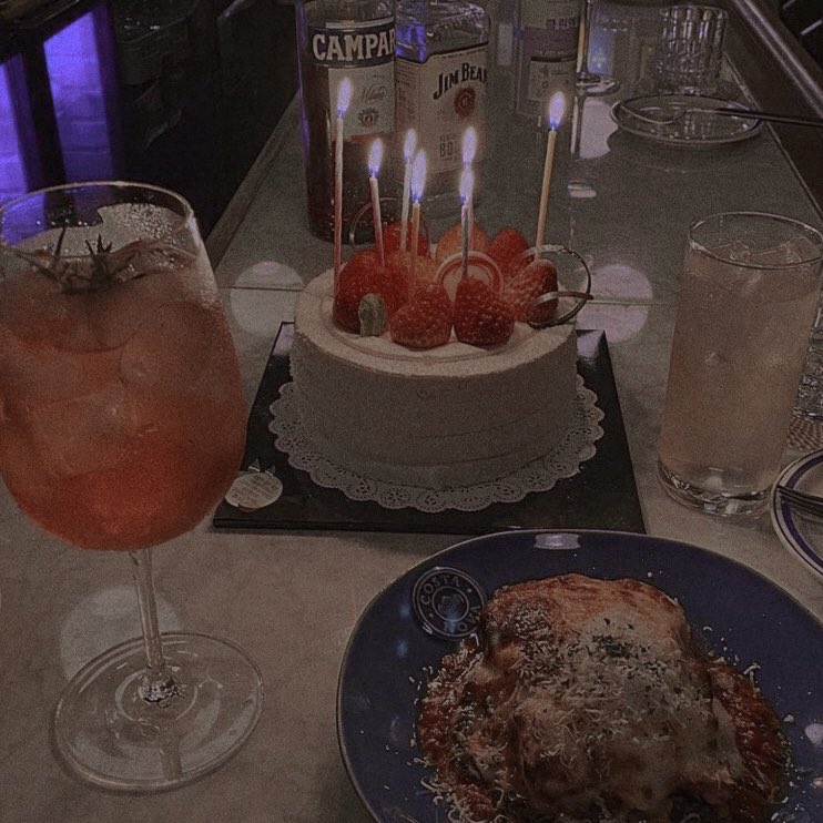 opheliaryu_'s tweet photo. ⠀⠀ ✿*゚
🎡 𝐝𝐚𝐢𝐥𝐲𝐡𝐚𝐧𝐚 ༾ #festtime
℘valeiose: 𝟏𝟖𝟎𝟒𝟐𝟎’
işte günün beklediğim kısmı!! doğum günü şarkıları tekrar başlarken bütün spot ışıklarını üzerime alabilir miyim lütfen? 해해 #byebyebabyryu 🧚🏼♀️ inanılmaz, değil mi?🥂 https://t.co/ANAImtIFDj