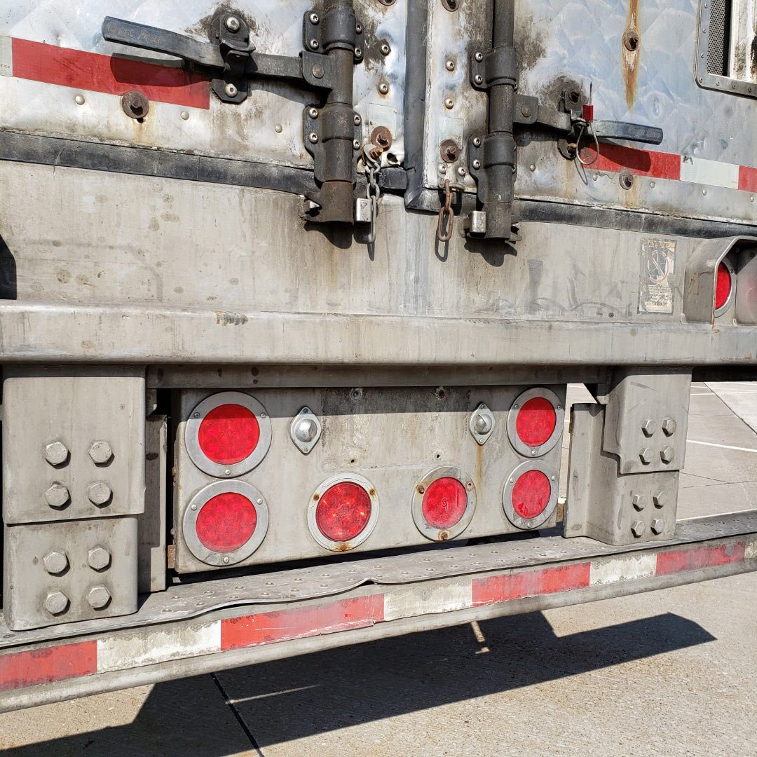 140_local_MTO's tweet photo. #WindsorTIS #MTOOfficers are #InThisTogether but we need your help! Do your trip inspection! 4 inoperative brakes will get your trailer impounded for 15 days! #CVSA #MTOEnforcement @C_Mulroney @fordnation @ONtransport https://t.co/eqhyXQZGi2