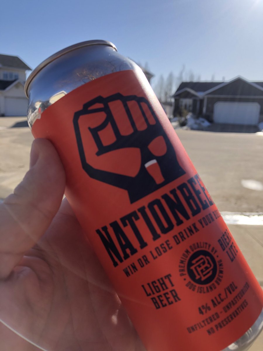 davelafrenchie's tweet photo. One of the perks of living in the hone town of @DogIslandBeer - @OilersnationHQ bring hockey back. #drivewaybeers https://t.co/dpQs7kSR02