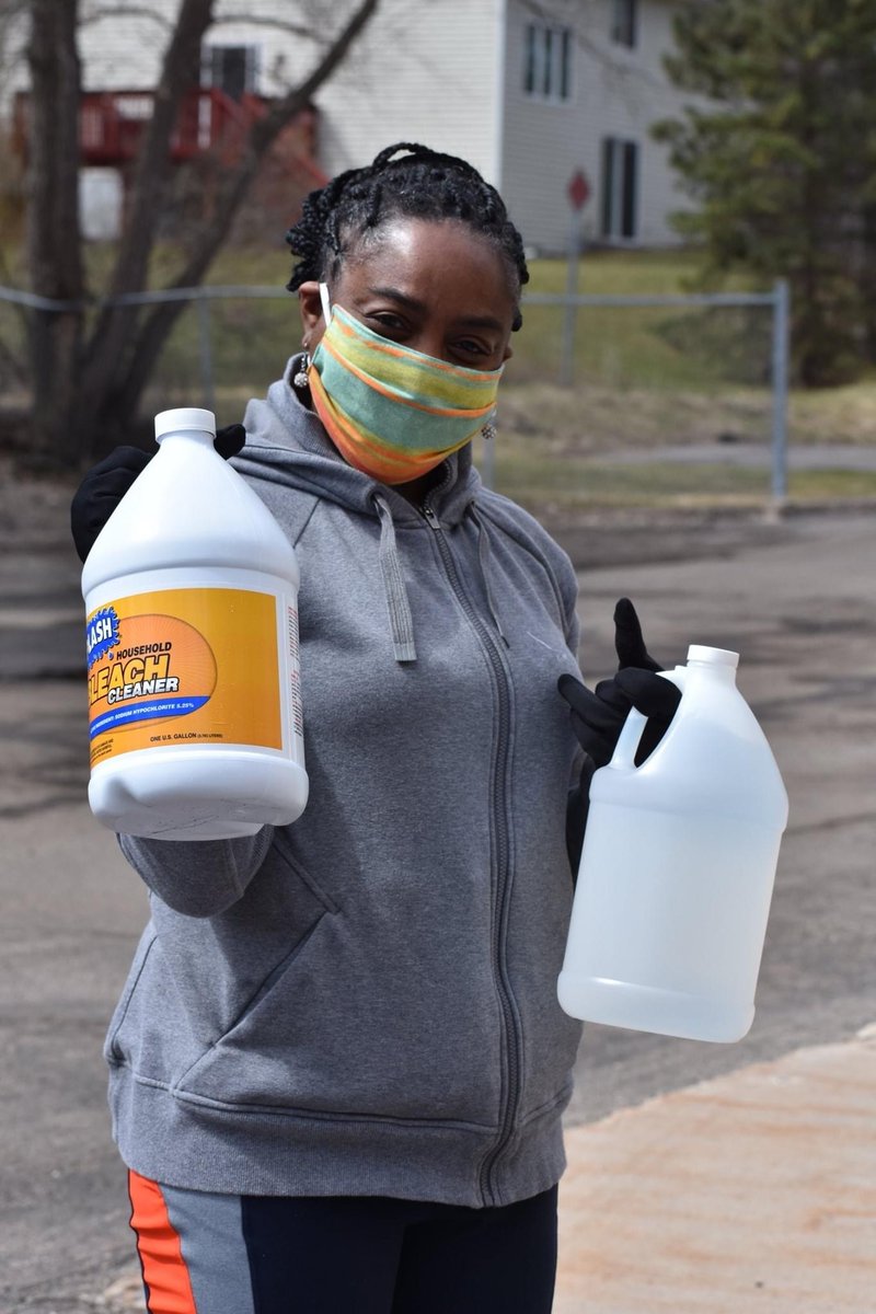 GovTimWalz's tweet photo. Businesses are stepping up to support their communities during this pandemic. Special thanks to @SPLASH_Products for donating 1680 gallons of cleaning supplies to help child care providers keep children and staff safe. #MNStrong https://t.co/4wqykSMhjl