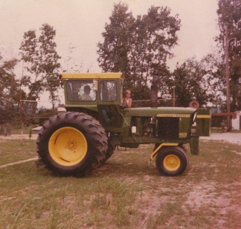 MachineryPete's tweet photo. 5 years ago yesterday Brad Laux of Columbia City, IN lost his grandpa to tractor accident...now Brad searching for grandpa's '72 JD 4620 Power Shift: It’s identifiable by aux fuel tank and full stack weights flipped upside down. Sold from D&amp;D Farm Equip. Warsaw, IN Spring of '96 https://t.co/b7zki9RYZD