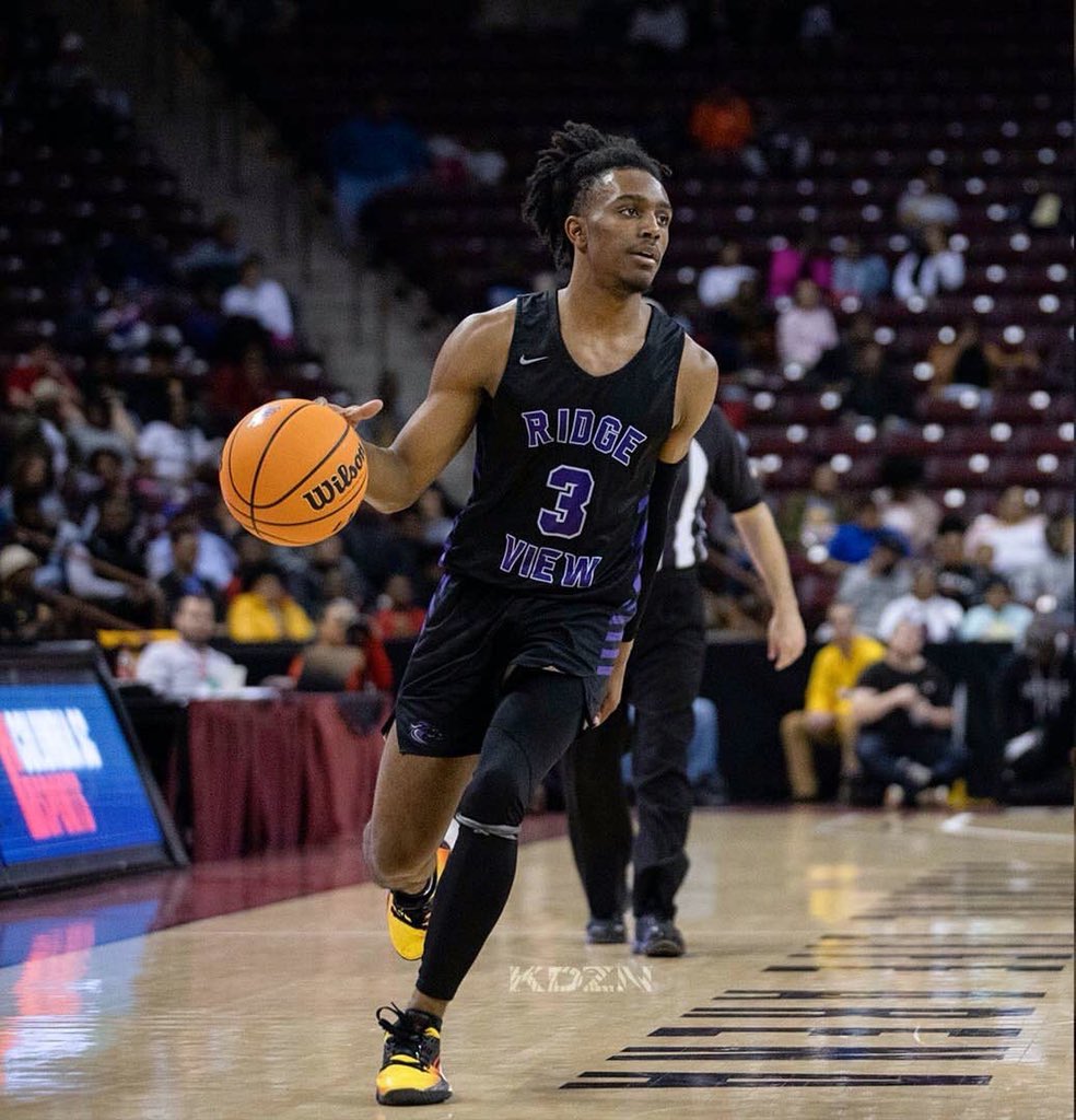 tylerxrice_'s tweet photo. The two things I love most... Family and Basketball 💜🤞🏾 #GodWilling #4Crow #4Jay https://t.co/qdkHLqoXtL