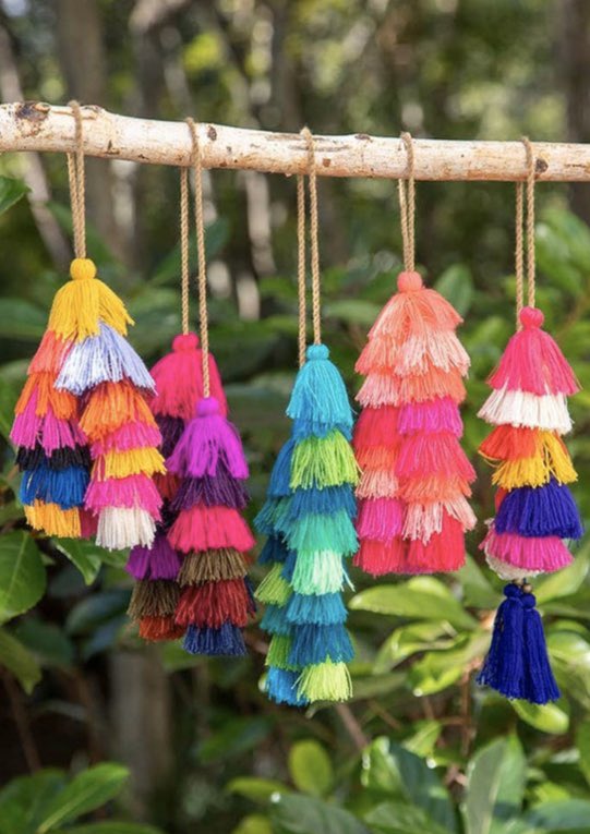 thestagok's tweet photo. REORDERING CAR TASSELS 💗💗 $12 comment 1-5 to pre-order with your email 💗💗 if you’ve claimed already through messages, please comment to this post so we make sure not to miss you ((: https://t.co/vR6ip03EfW