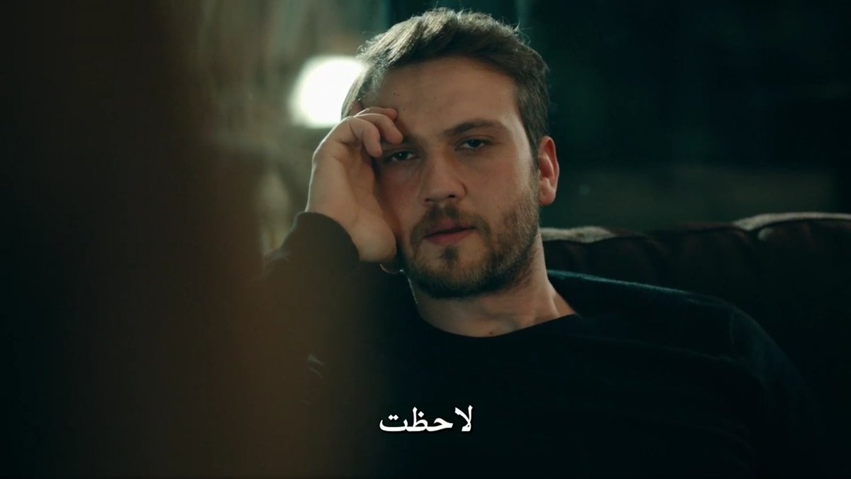 Yamac went To see efsun just after his discussion with sultan,he found E sleeping but he didnt want To wake Her up,he was admiring her,she before he comes told him that there are guards in front of the house,but yamac insisted,because he wanted To see efsun  #cukur  #EfYam ++++