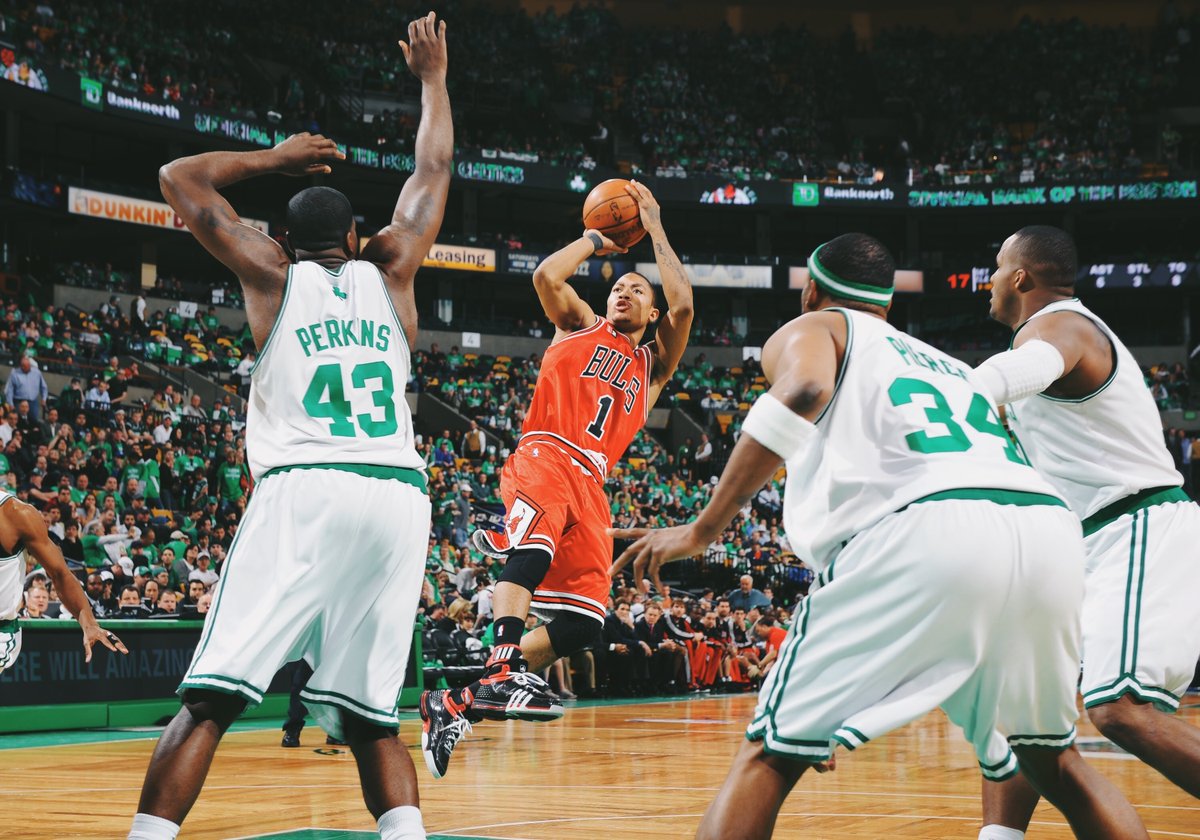 BleacherReport's tweet image. On this day in 2009, a 20-year-old D-Rose made his playoff debut and dropped 36 PTS &amp;amp; 11 AST on the defending champion Celtics

Iconic 🌹