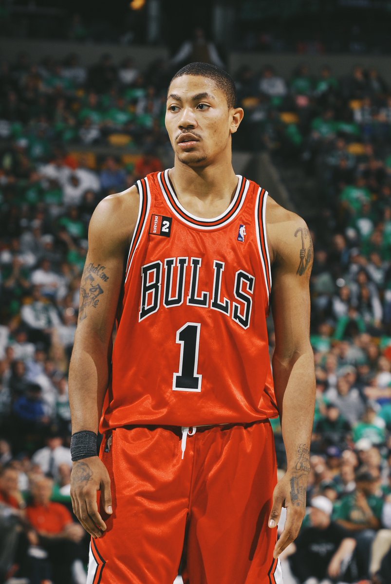 BleacherReport's tweet image. On this day in 2009, a 20-year-old D-Rose made his playoff debut and dropped 36 PTS &amp;amp; 11 AST on the defending champion Celtics

Iconic 🌹