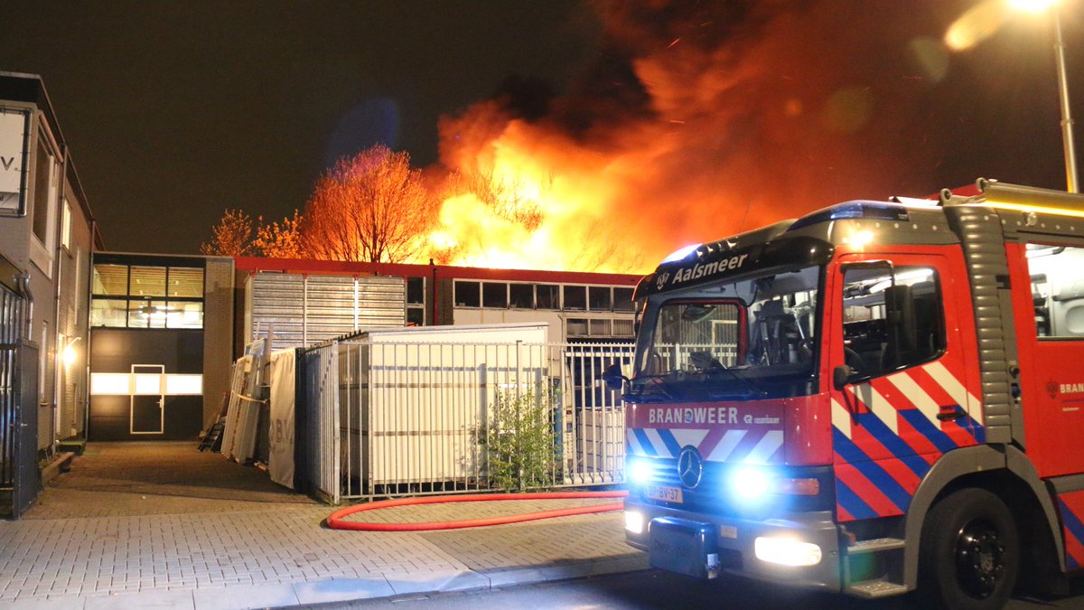 MarcoC42's tweet photo. Grote brand Aalsmeer https://t.co/e15eCEFllw
