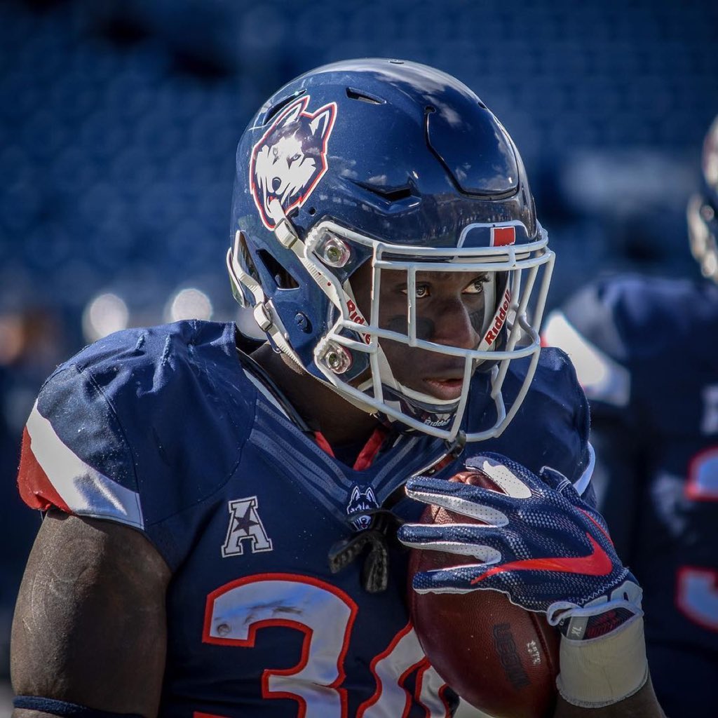 josh_moore138's tweet photo. Blessed to receive an offer from the University of Connecticut!🙏🏾🔹▫️#BleedBlue @coachz1336 @CoachASmith3 @gridironjrj @BALLERSCHOICE1 @ChadSimmons_ @RecruitGeorgia https://t.co/U0K5l8cdFd