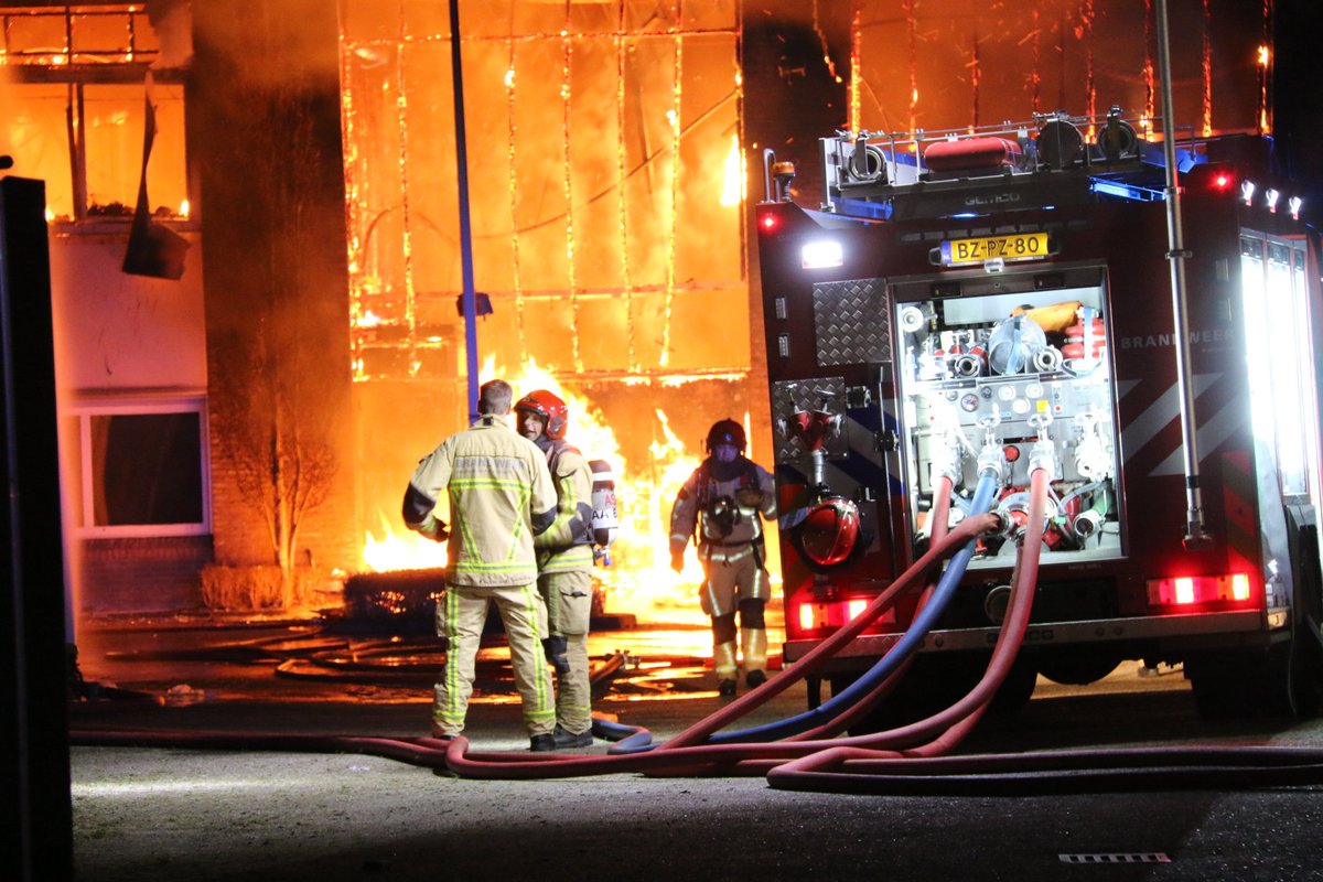 MarcoC42's tweet photo. Grote brand Aalsmeer https://t.co/e15eCEFllw