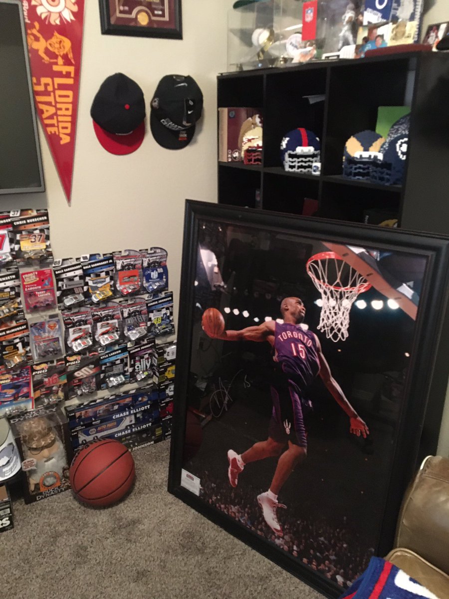 robertgurry51's tweet photo. @mrvincecarter15 Thank you for a great career. Hopefully us fans can send you out on a grand tour whether this year or next. 1 more year VC. #1stballothalloffame #bestdunkever https://t.co/wTRPxiDhKH