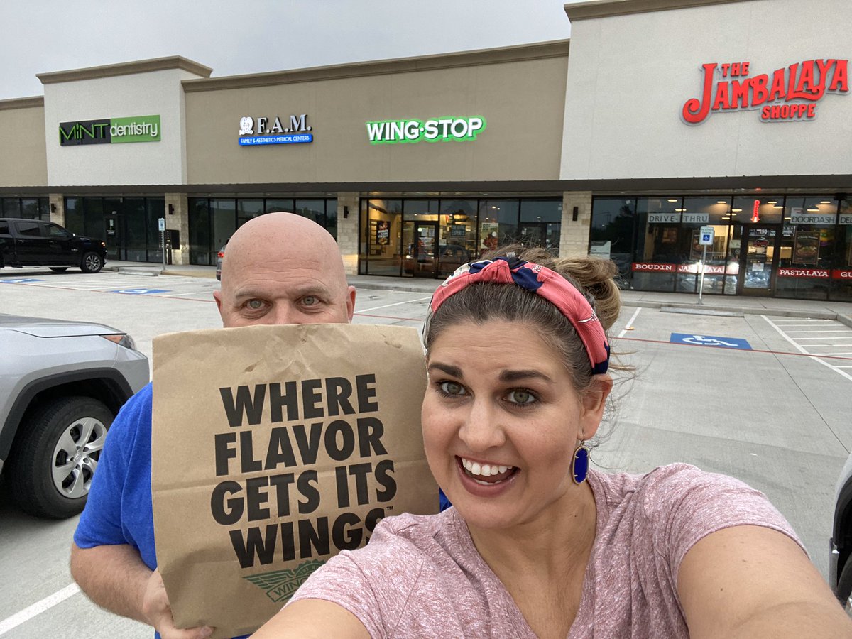 SeanTPendergast's tweet photo. #SPTakeoutChallenge Day 32 ... simple one tonight, needed some wings for our binge watching. Got a nice 30 pack from @wingstop on Broadway in Pearland ... did it on their app, which is money. If you can, support our restaurants! #DedicatedToHouston https://t.co/ihrF4luZQ3