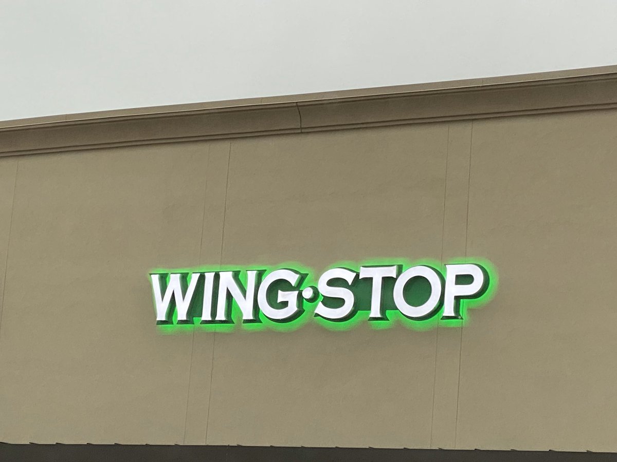 SeanTPendergast's tweet photo. #SPTakeoutChallenge Day 32 ... simple one tonight, needed some wings for our binge watching. Got a nice 30 pack from @wingstop on Broadway in Pearland ... did it on their app, which is money. If you can, support our restaurants! #DedicatedToHouston https://t.co/ihrF4luZQ3