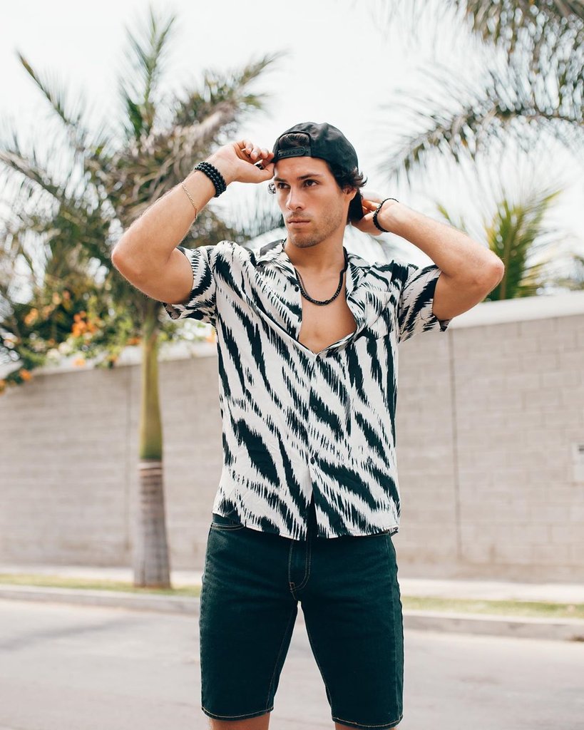 Massi_c10's tweet photo. La tranquilidad de saber que eres buena persona y no buscas perjudicar a nadie no te la quitan, así te tiren toda la mala vibra del mundo. 
@PatoParodiC ❤ https://t.co/Z4bmGYwfSU