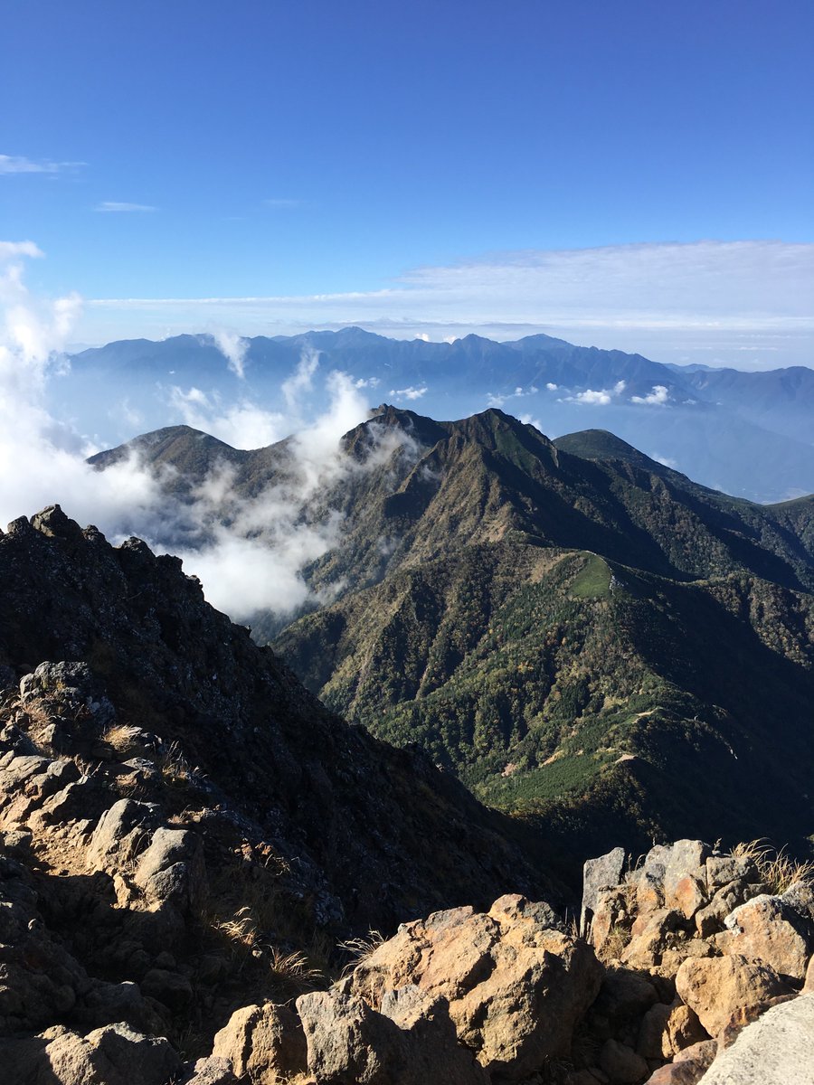 #山部リレー from 
@toyamasangakubu  
ご指名ありがとうございます。
昨年の秋に行った赤岳山頂からの景色です。

次は…@kt_alpineclub さんよろしくお願いします。