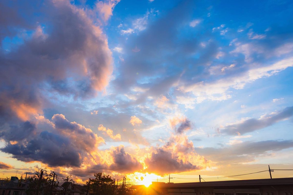 Hitomi Twitterissa 昨日の夕焼け 綺麗な空を見せてくれてありがとう 写真好きな人と繋がりたい 写真で伝える私の世界