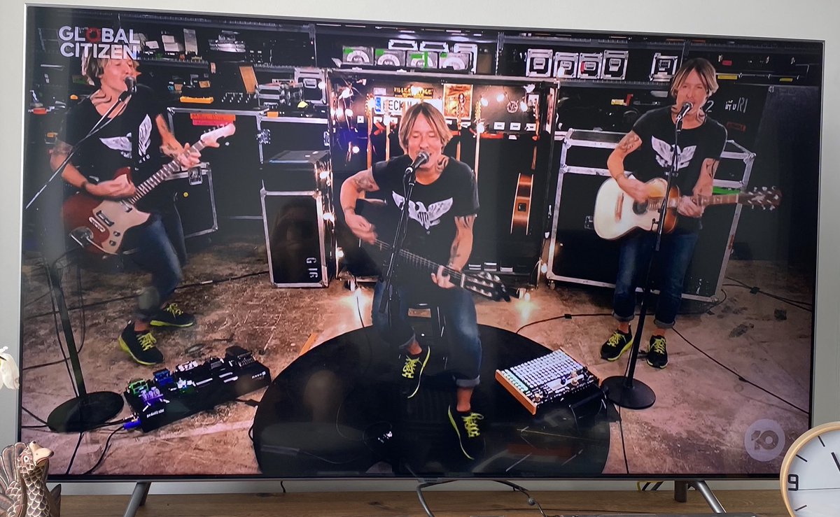 AngelaBishop's tweet photo. Triple the Keiths singing Higher Love. 👏🏻👏🏻👏🏻⁦@KeithUrban⁩ #TogetherAtHome https://t.co/dV11aDuuZe