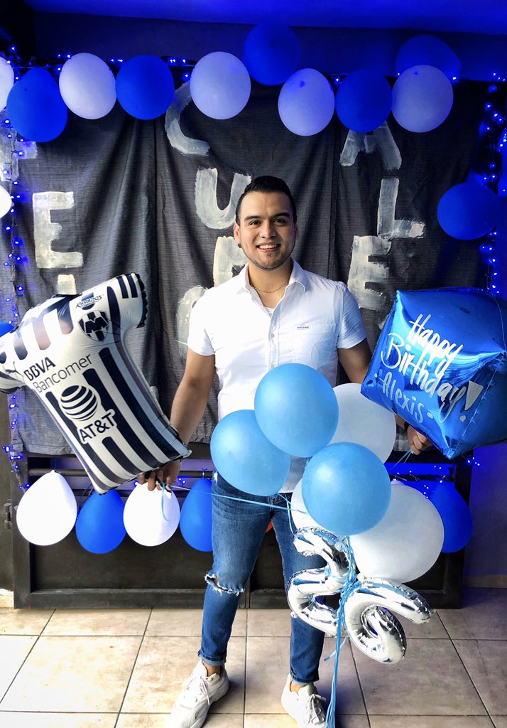 _alexisluna17's tweet photo. Le doy gracias a Dios porque me bendice con otro año más de vida 🙏🏼✨ #Bday26 🔵⚪️ https://t.co/w6CP9dEE0k